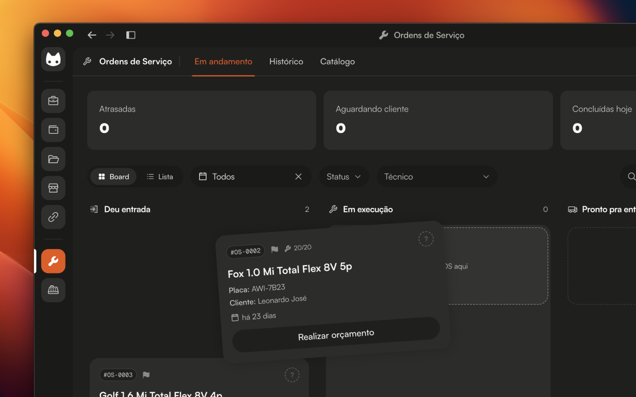 Quadro Kanban de ordens de serviço do Operify com colunas Deu entrada, Em execução e Pronto pra entrega, card com placa, cliente e botão Realizar orçamento